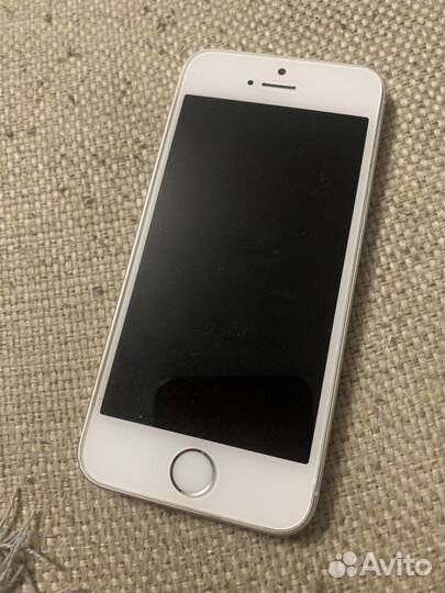 Телефон iPhone SE 2016