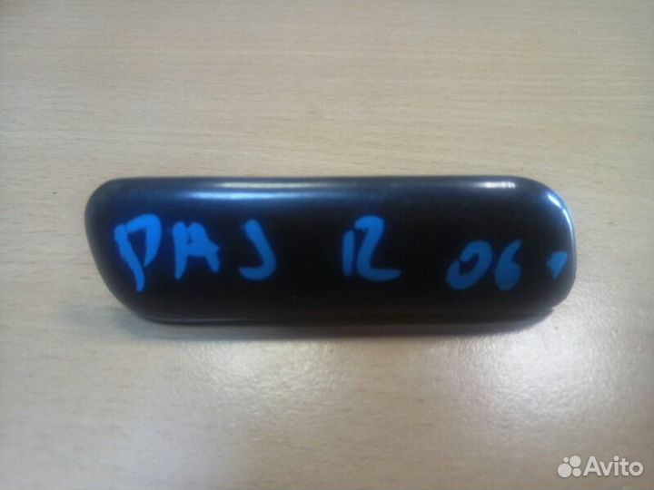 Крышка омывателя фары правая Mitsubishi Pajero 4