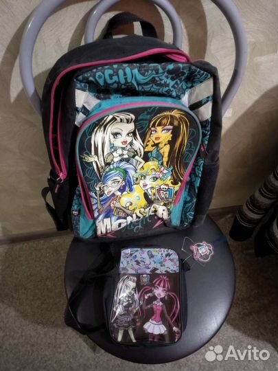 Разные рюкзаки и сумки в том числе и для школы