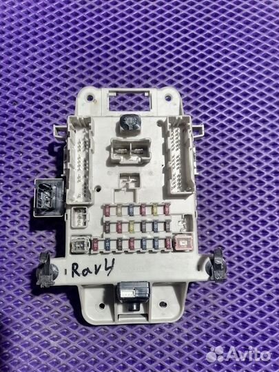 Блок предохранителей Toyota RAV4