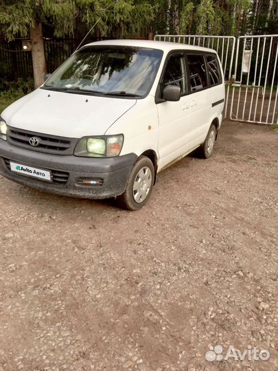 Toyota Town Ace Noah 2.2 МТ, 2000, 316 400 км