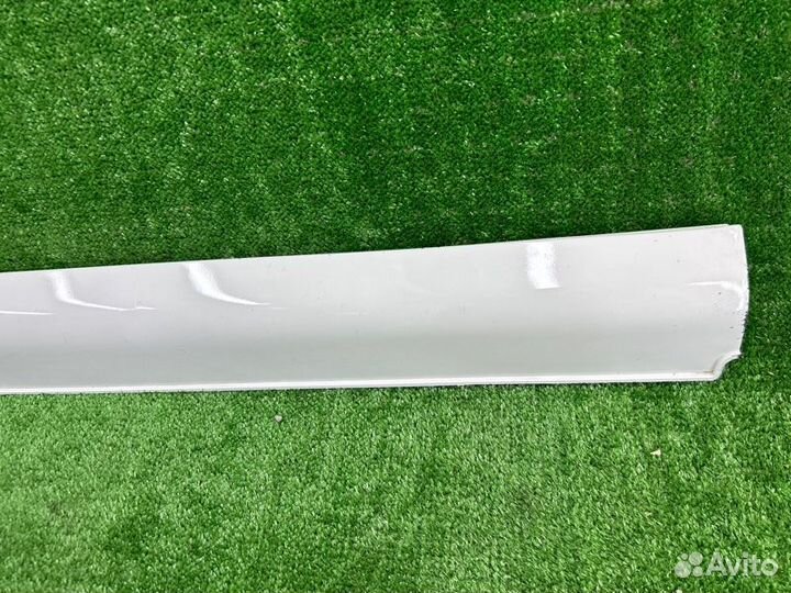 Накладка на порог наружная левая Hyundai Staria