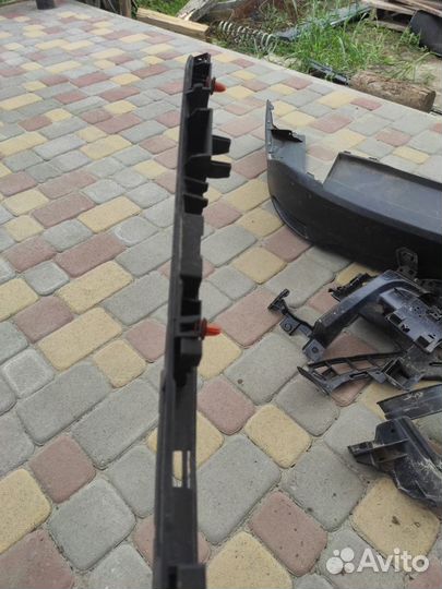 Накладка крышки багажника задняя Mercedes C250