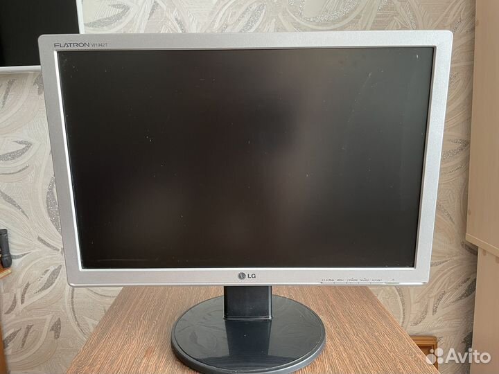 Монитор LG 22