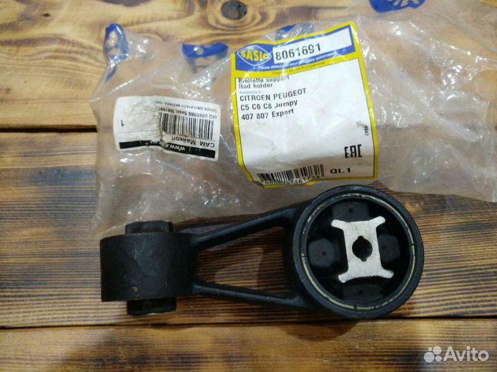 Верхняя правая подушка двигателя Sasic 8061691