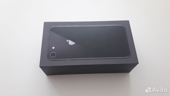 Коробка iPhone 8