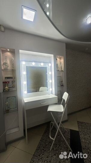 Место визажиста/бровиста