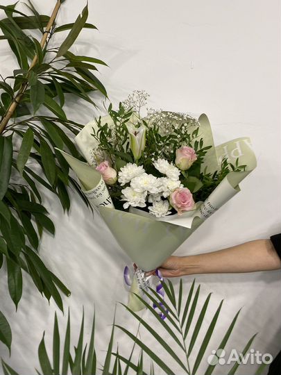 Букет из лилий, хризантем, гипсофилы и роз