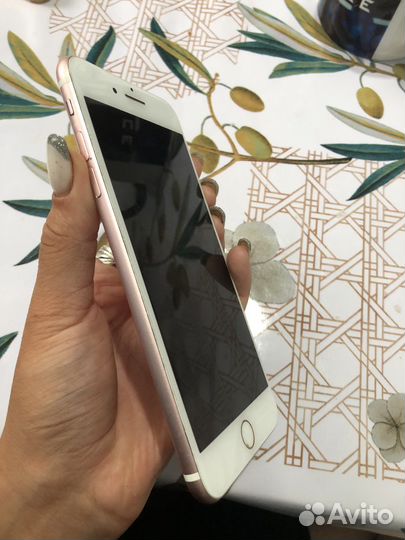 Телефон iPhone 7 plus