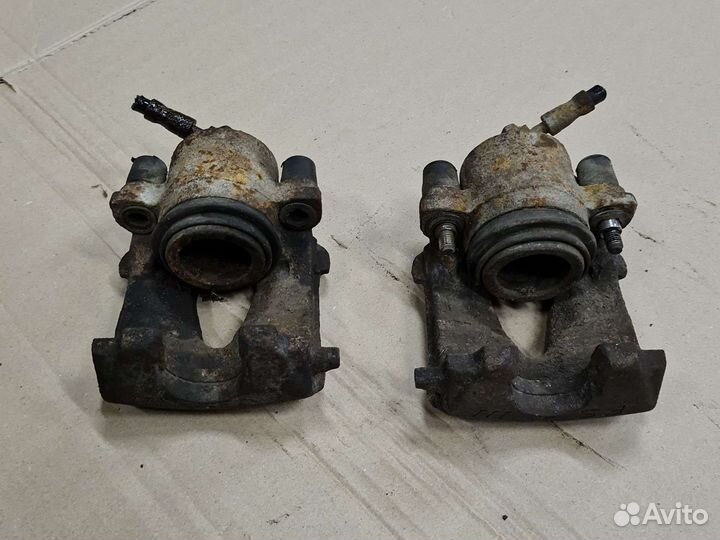 Суппорт передний Volkswagen Bora A4 Фольксваген Го