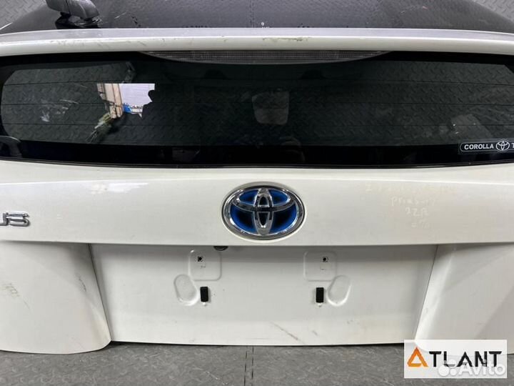 Дверь задняя toyota prius