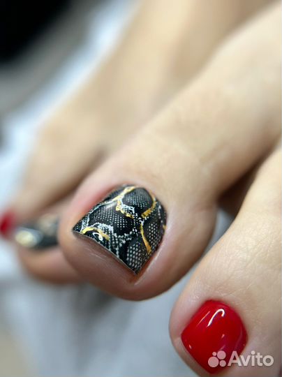 Модель на педикюр