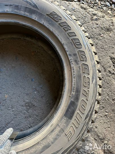 Bridgestone Blizzak DM-V1 215/70 R17
