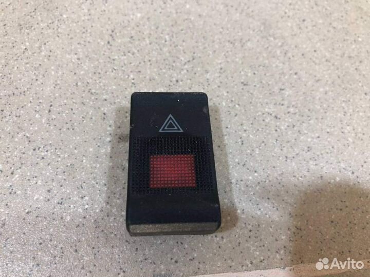 Кнопка аварийной сигнализации Audi 100 C4 1991-199