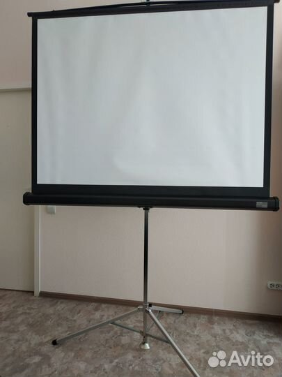 Экран для проектора на штативе