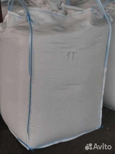 Овёс в мешках