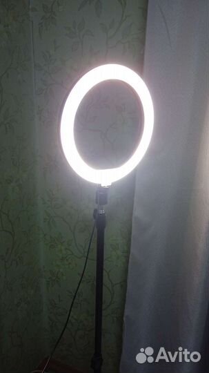 Кольцевая светодиодная лампа