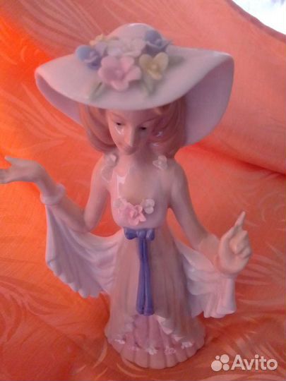 Фарфоровая статуэтка Девушка танцовщица