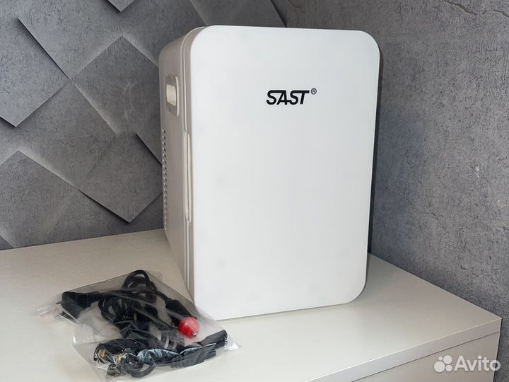 Мини-холодильник для косметики