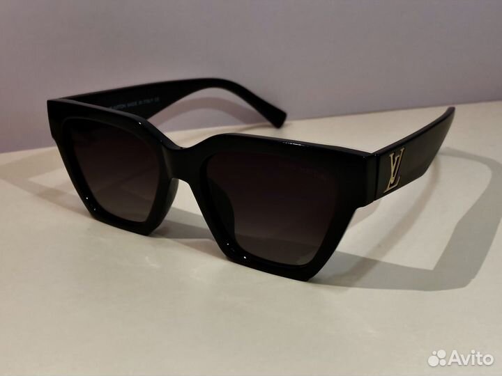 Солнцезащитные очки L.V женские