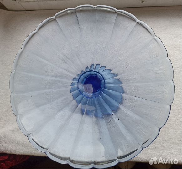 Ваза на ножке. фруктовница Голубое стекло. СССР. В