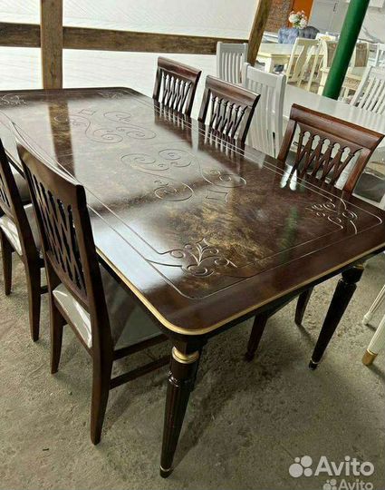 Стол и стулья