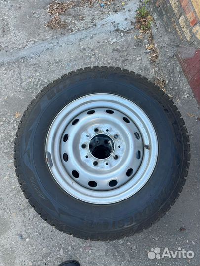 Bridgestone Blizzak Spike-02 SUV 205/70 R15