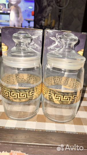 Банка с крышкой