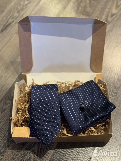 Набор - галстук, платок и запонки