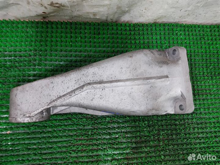 Кронштейн опоры двигателя правый Audi Q7 (4LB) 20