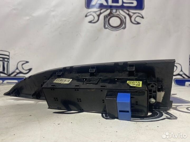 Блок управления стеклоподъёмниками передний левый