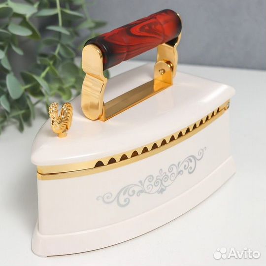 Шкатулка музыкальная механическая 'Ретро утюг' бел