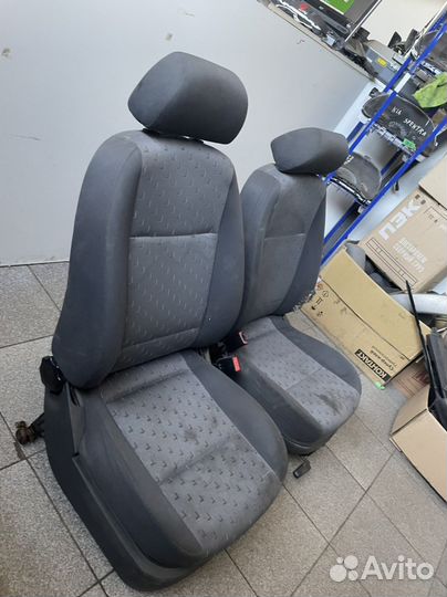 Сиденья передние (2 штуки ) Skoda Octavia A4 Tour