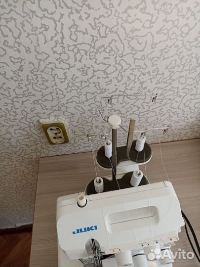 Оверлок juki mo 654DE