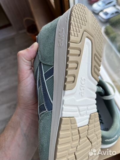 Кроссовки Asics