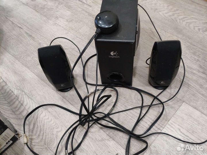 Компьютерные колонки с сабвуфер ом logitech