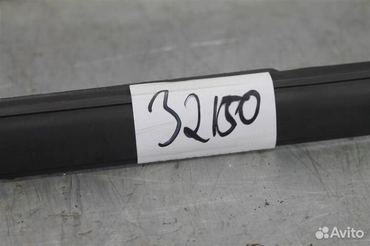 Уплотнитель стекла двери передней левой Ford Fies