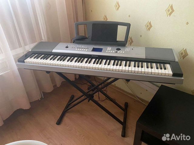 Цифровое пианино Синтезатор yamaha DGX-520