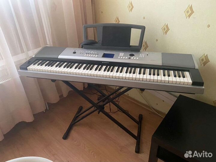 Цифровое пианино Синтезатор yamaha DGX-520