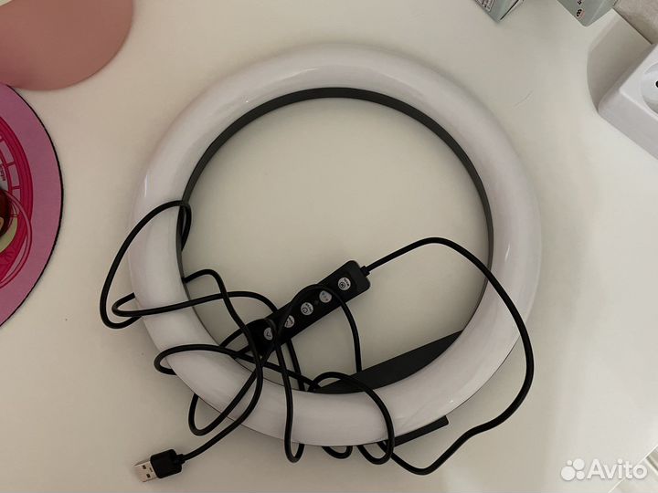 Кольцевая лампа сломанная