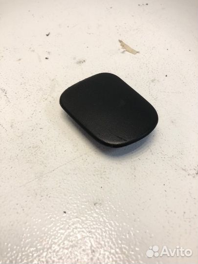 Заглушка ручки двери правая Volkswagen Passat B4