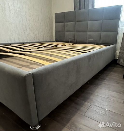 Кровать с подъемным механизмом