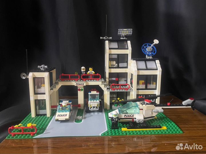 Lego system 6398 central precint HQ