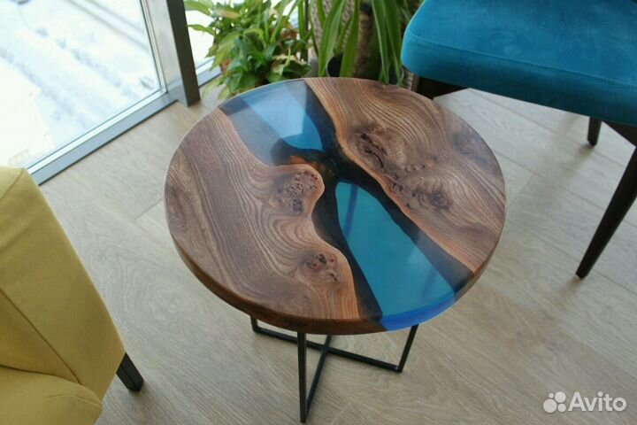 Журнальный столик с эпоксидной смолой