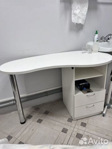 Стол маникюрный