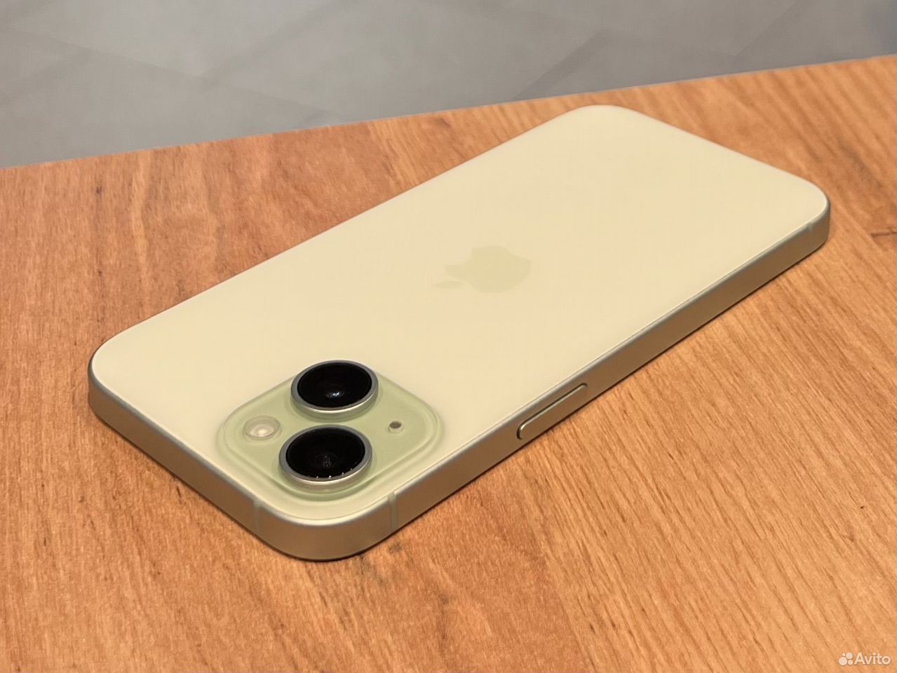 iPhone 15, 256 ГБ