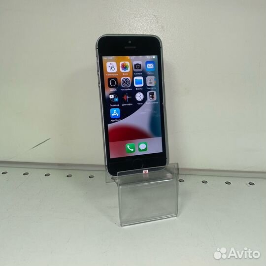 iPhone SE, 32 ГБ
