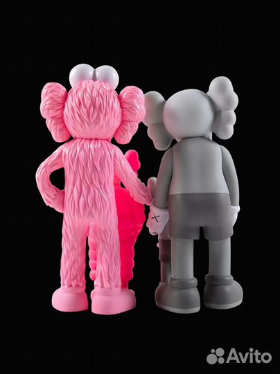 Фигуры Kaws Family