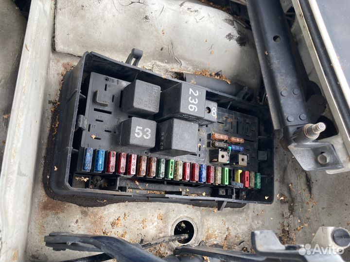 Блок предохранителей audi 100 c3
