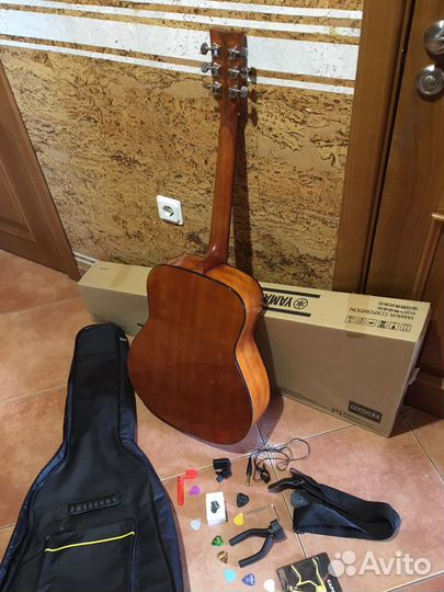 Акустическая гитара Yamaha F310 и полный набор